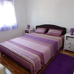 Linda *